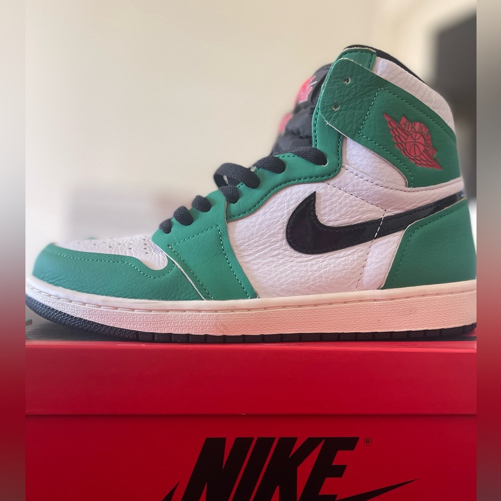 Woman’s Air Jordan 1 Retro High OG Lucky Green